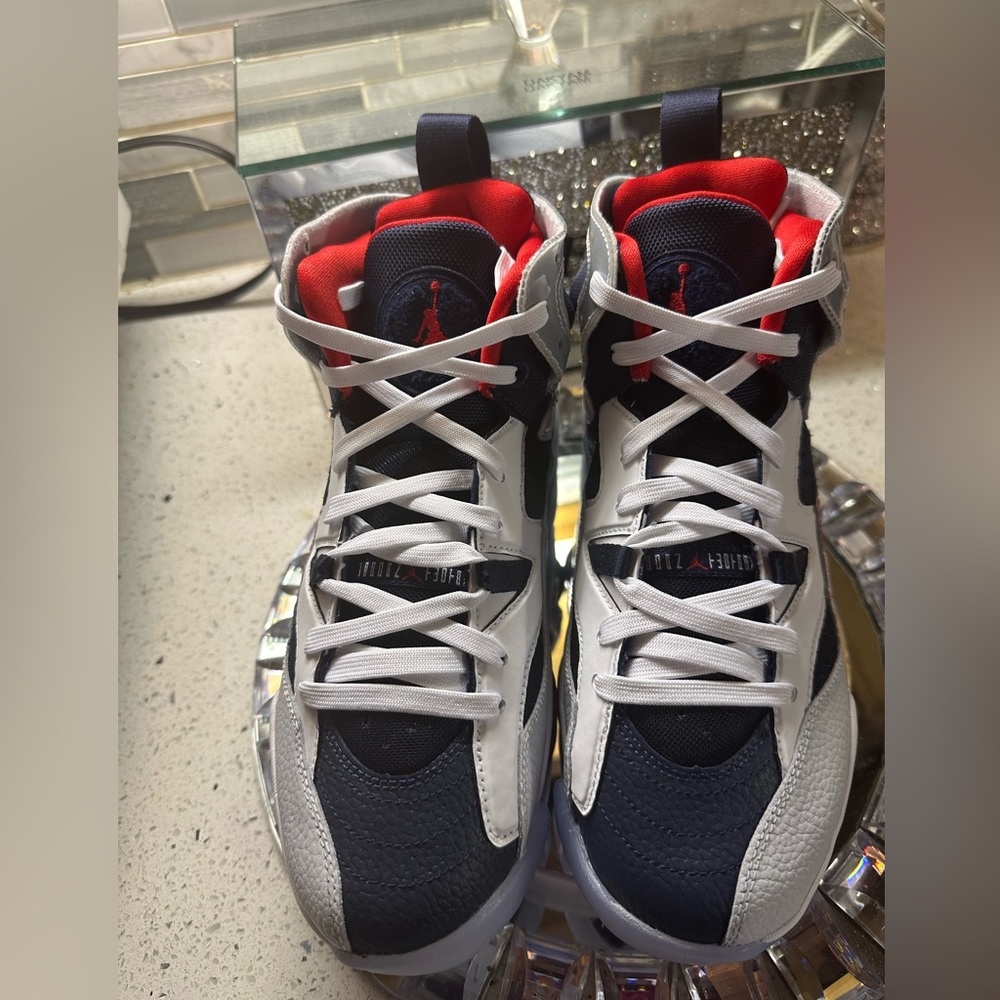 Brand new kids size 7youth Jordan sneakers - Picture 2 of 5